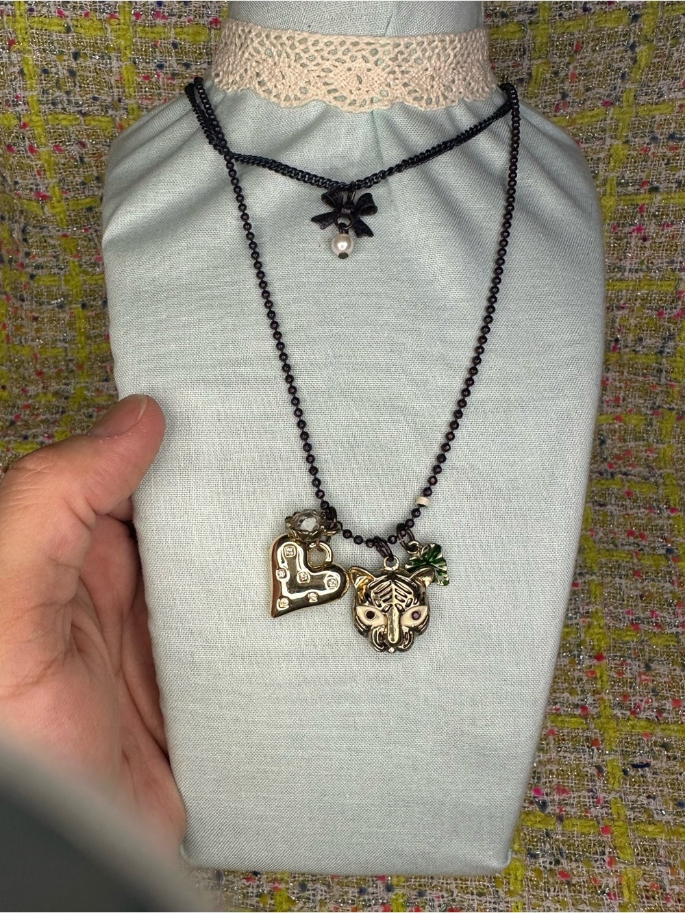Bết ý Johnson Black Bead Necklace with Gold Heart & Tiger Charms